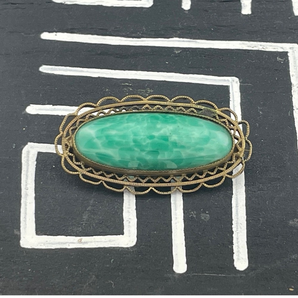 Vintage‎ Art Deco Peking Glass Brooch Green Jade Glass Filigree Pin 20s 30s